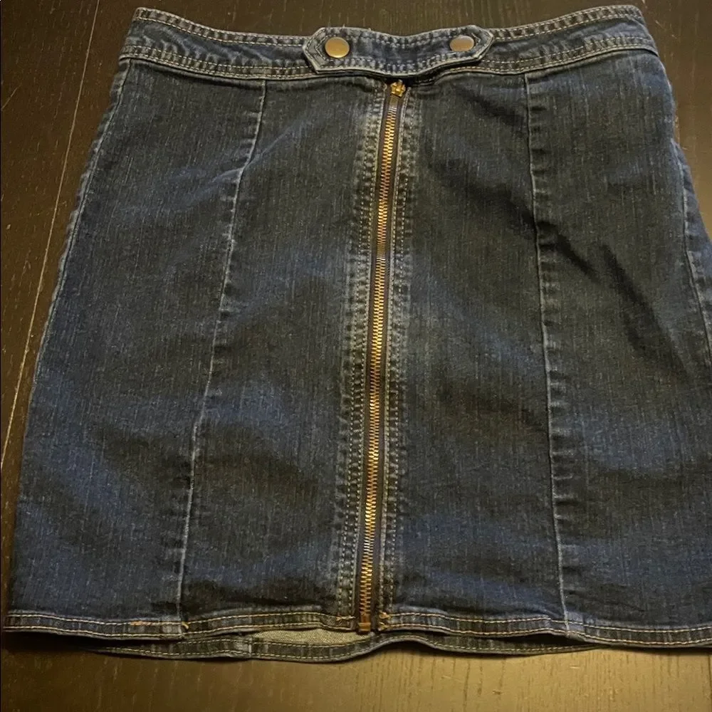 Blue Spice wear blue